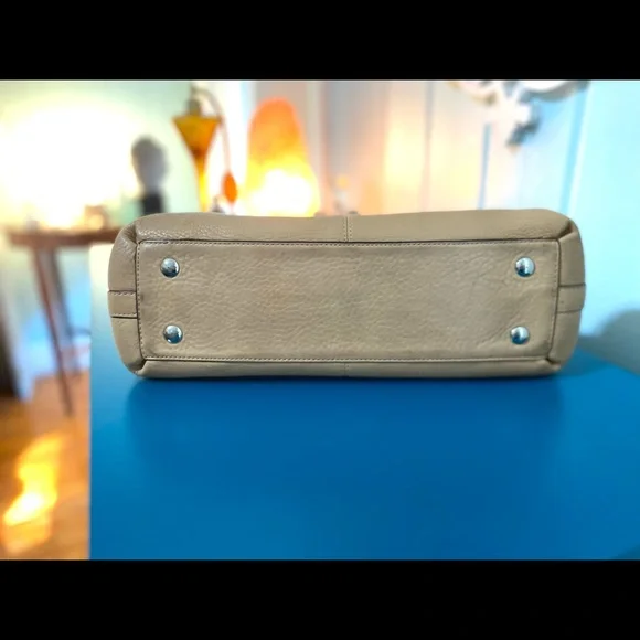 Coach - Picture 8 of 8